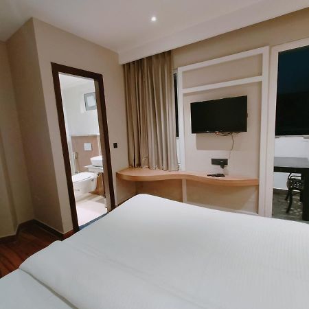 Aura Rooms Дехрадун Екстериор снимка